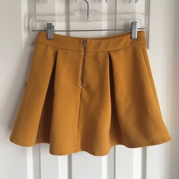 Forever 21 Mustard Yellow Pleated Skirt - Picture 2 of 4